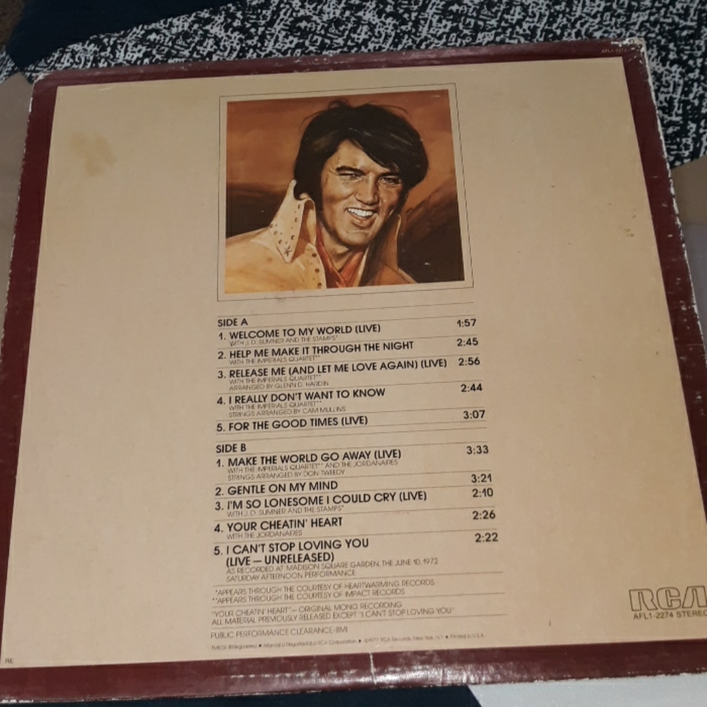 1977 Elvis Vinyl - Picture 2 of 10